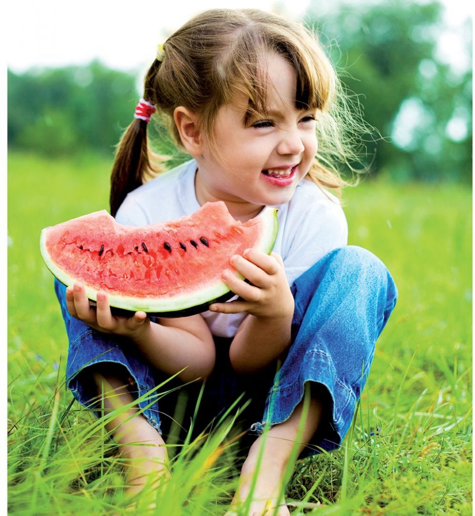 Fillette à la pastèque
